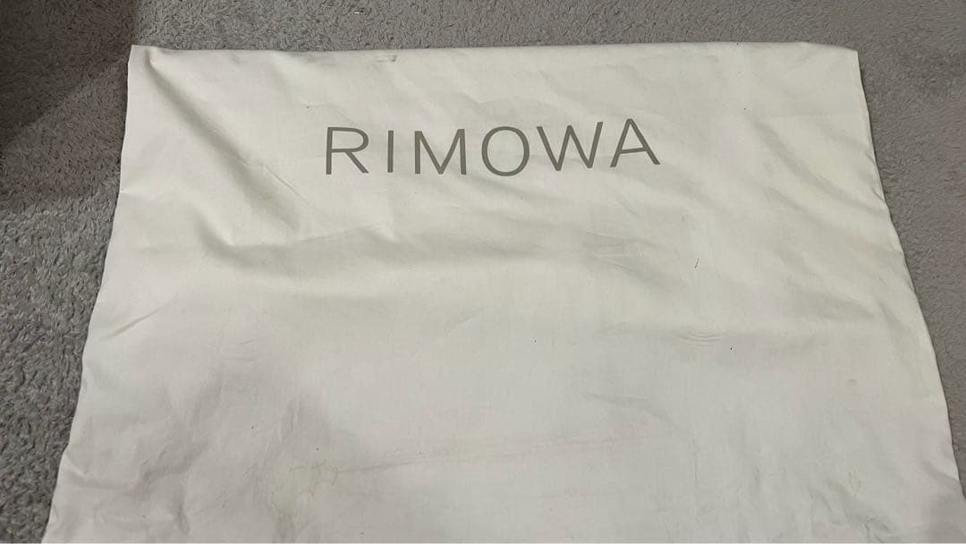 d*n様 【一点限り　極美品　50%引き】リモワ オリジナルキャビン 35L 4