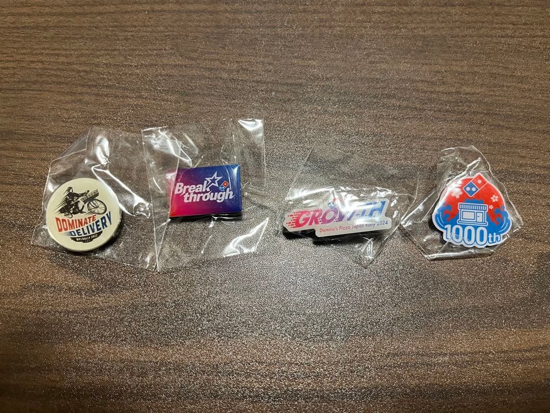 dominospizza ドミノピザ ピンバッジ　rarry 1000店舗記念