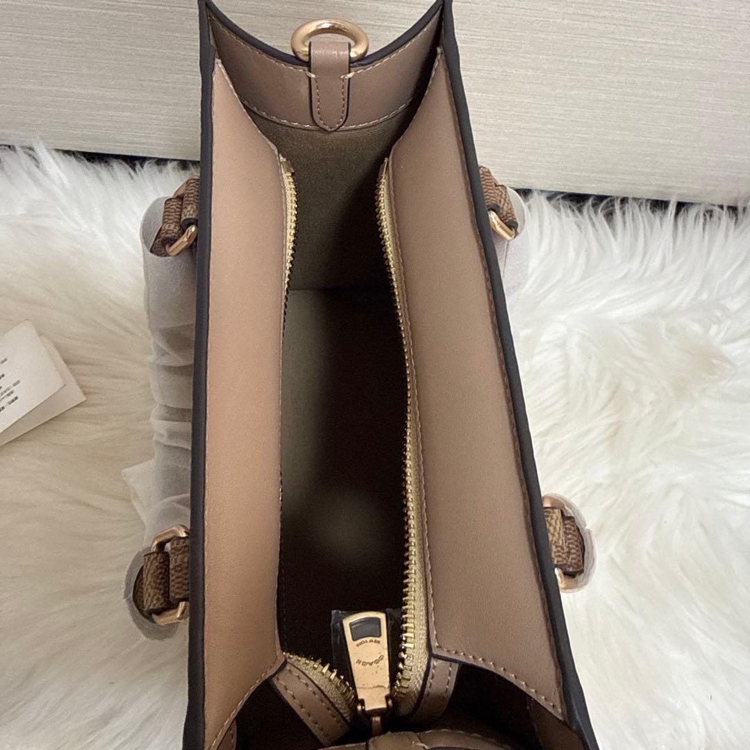 COACH ベージュ レザーショルダーバッグアウトレット