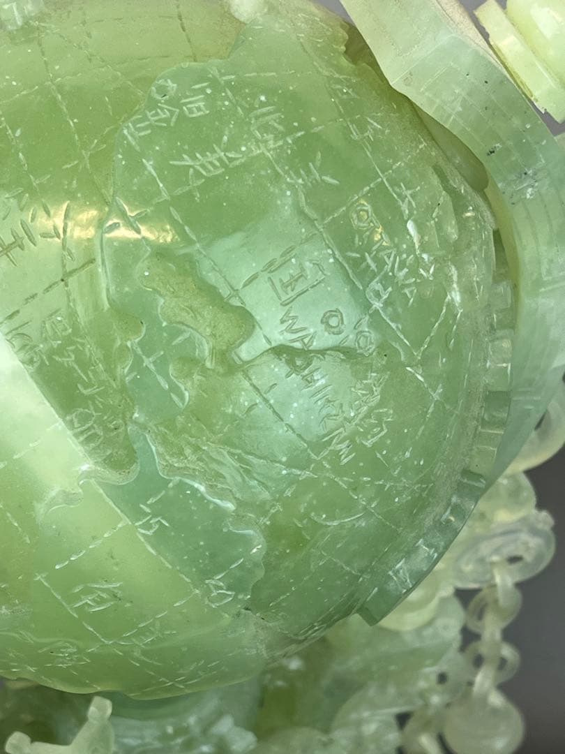 美品　翡翠地球儀　高さ39cm 重さ 5500g 置物　送料込み￼