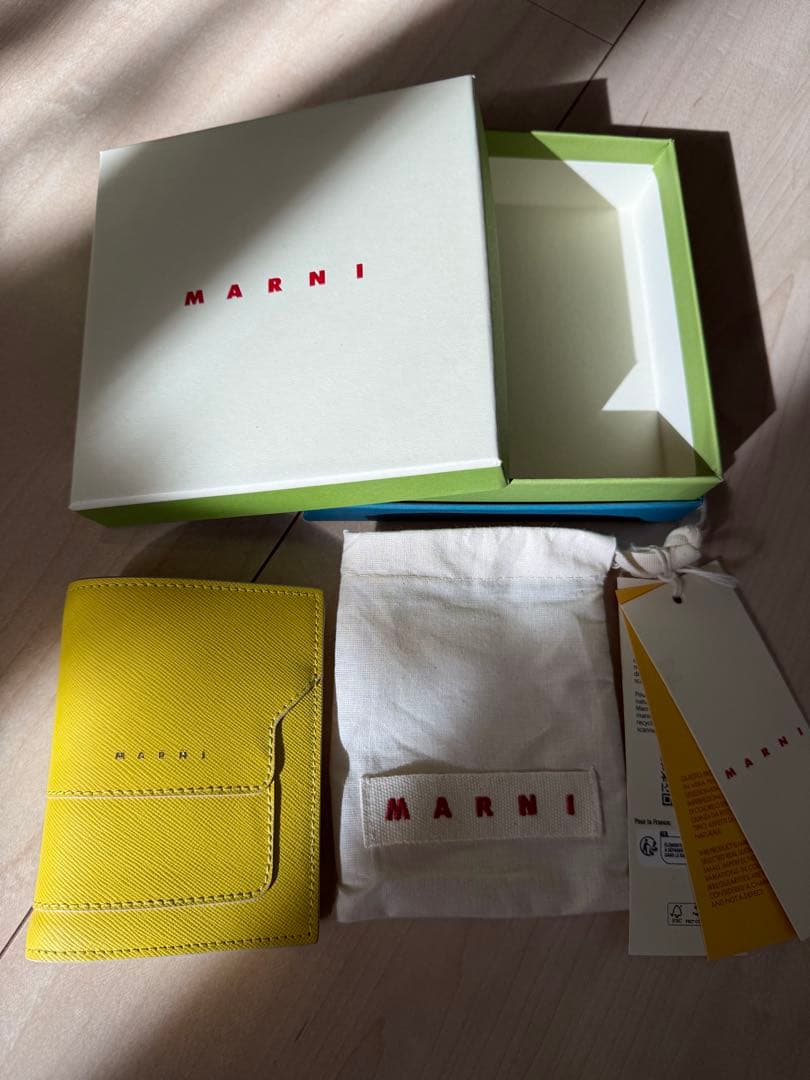 新品未使用⭐︎MARNI マルニ　二つ折り財布