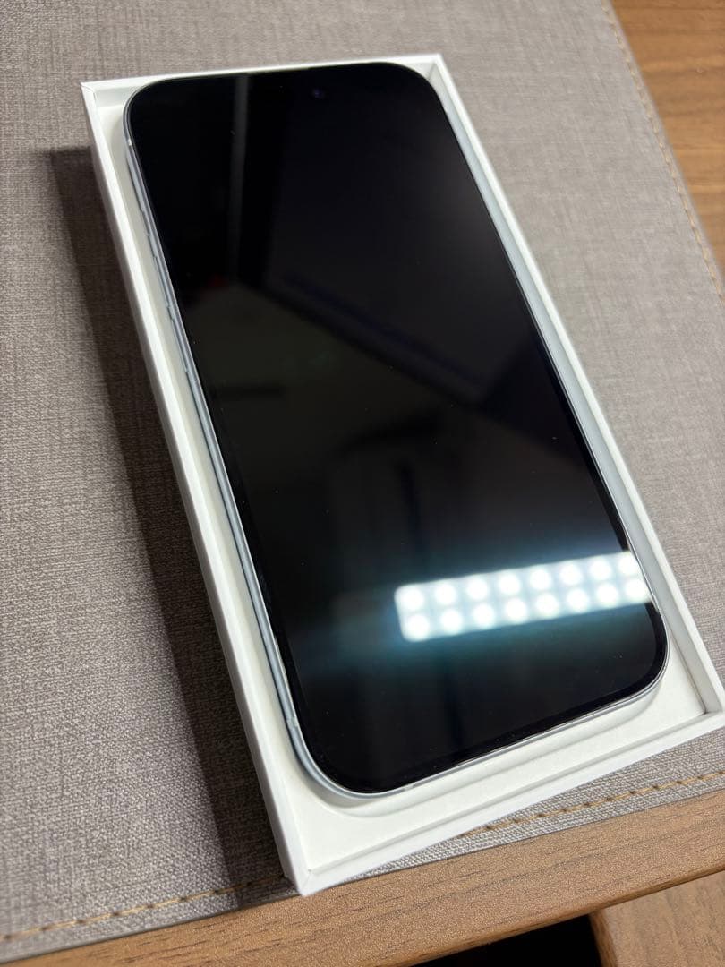 iPhone 15 本体　ブルー 256GB SIMフリー ケーブル付