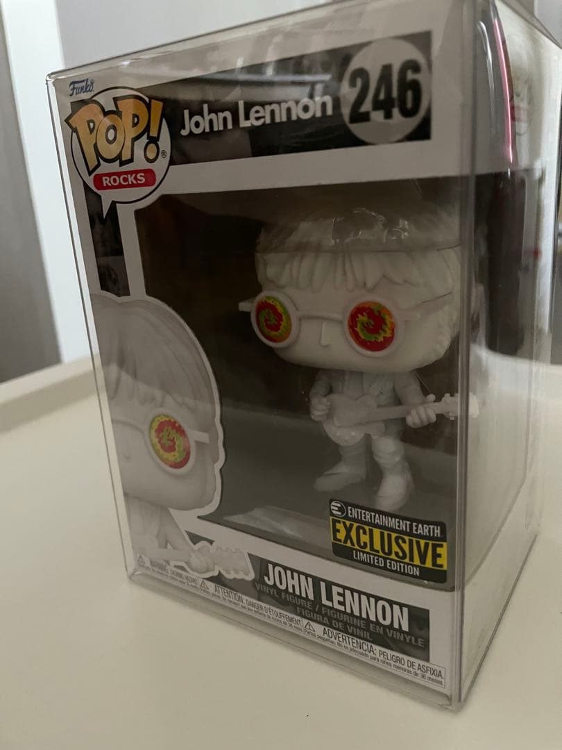ビートルズ　ジョンレノン　フィギュア