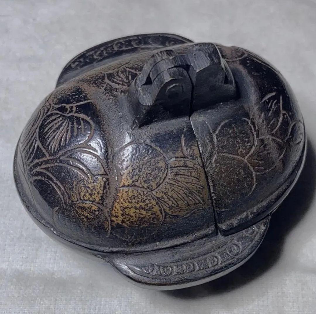 亀型金属香炉 花模様彫刻 金属製時代のポータブル燭台、レトロで貴重、仏具の骨董品