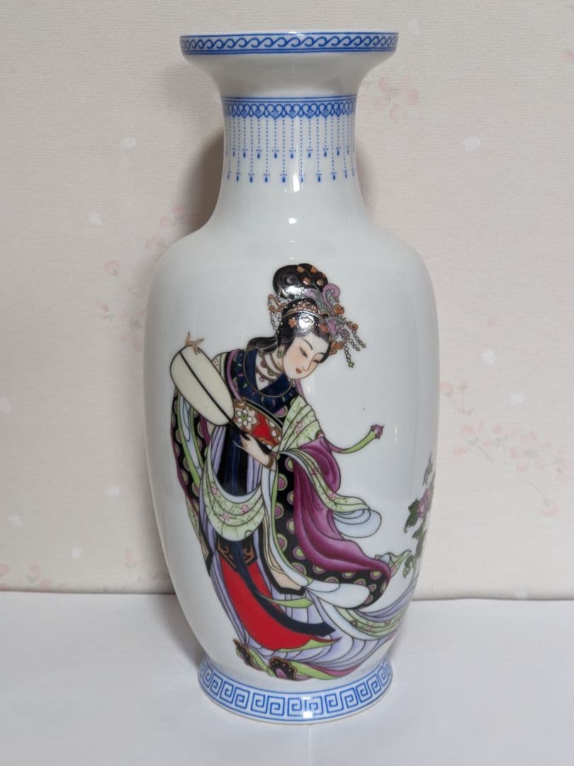 ♦中国陶磁器 瓔珞紋 団扇美人図 粉彩花瓶 陶画工１級職人手描き絵付け骨董品