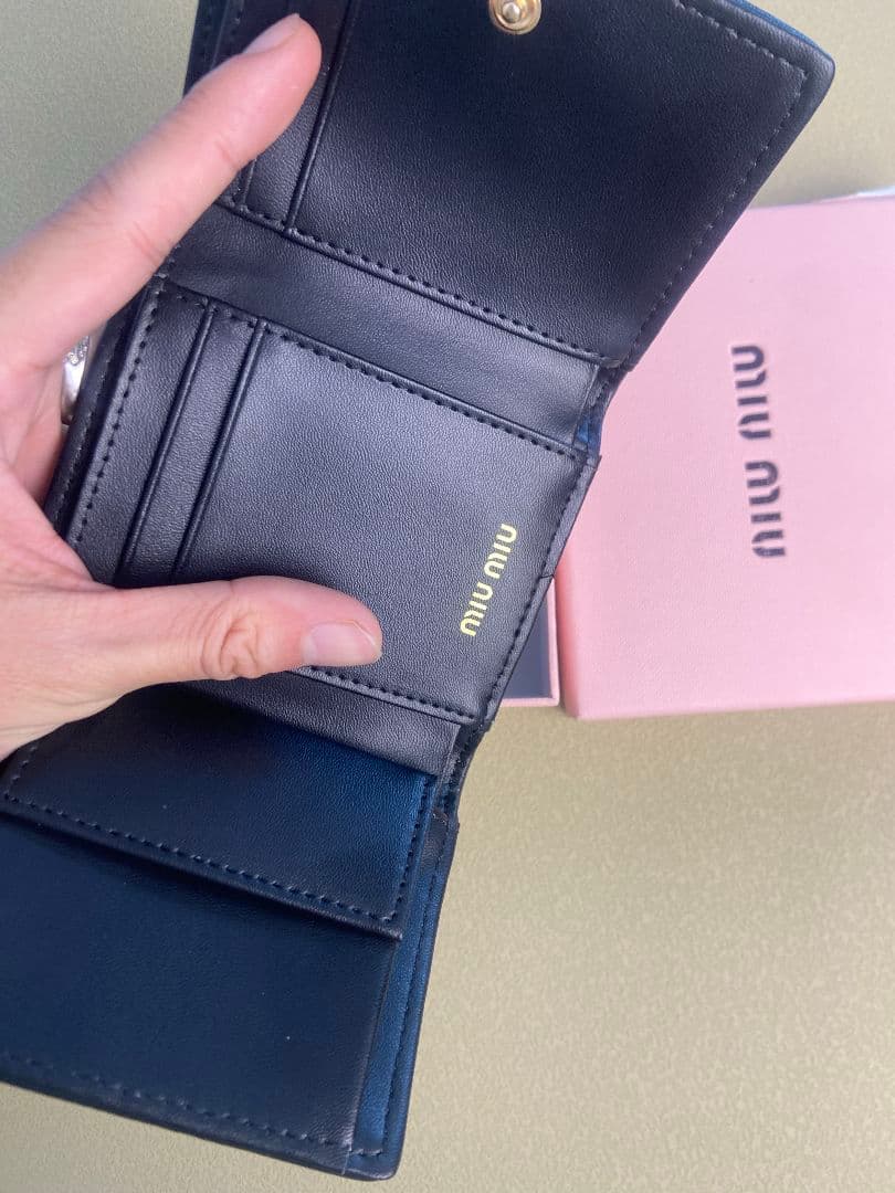 MIU MIU ブラック マテラッセ 三つ折り財布