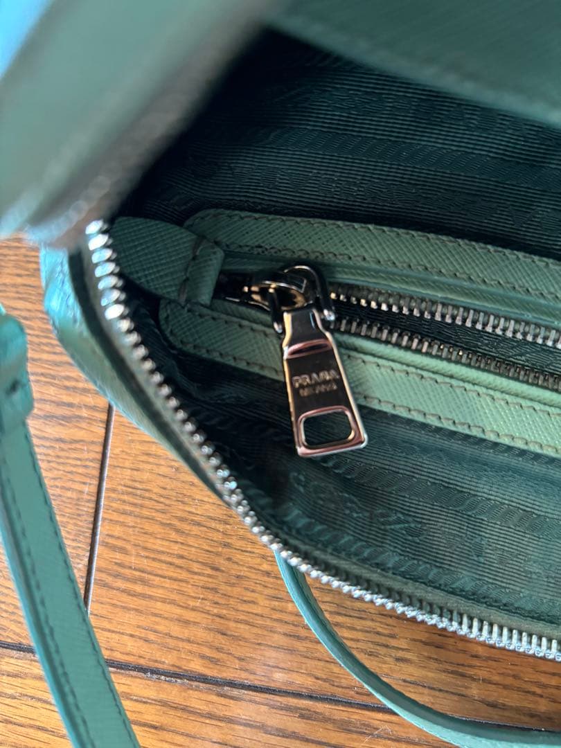 PRADA ミントグリーン ショルダーバッグ