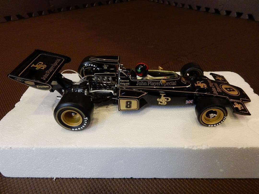 1/18 ロータス 72D　#8 E.Fittipaldi JPSロゴ