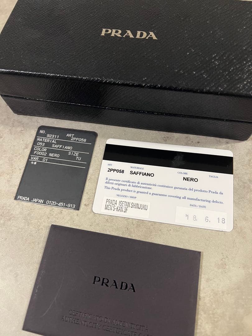 PRADA　L字ファスナーつきケース　キーケース