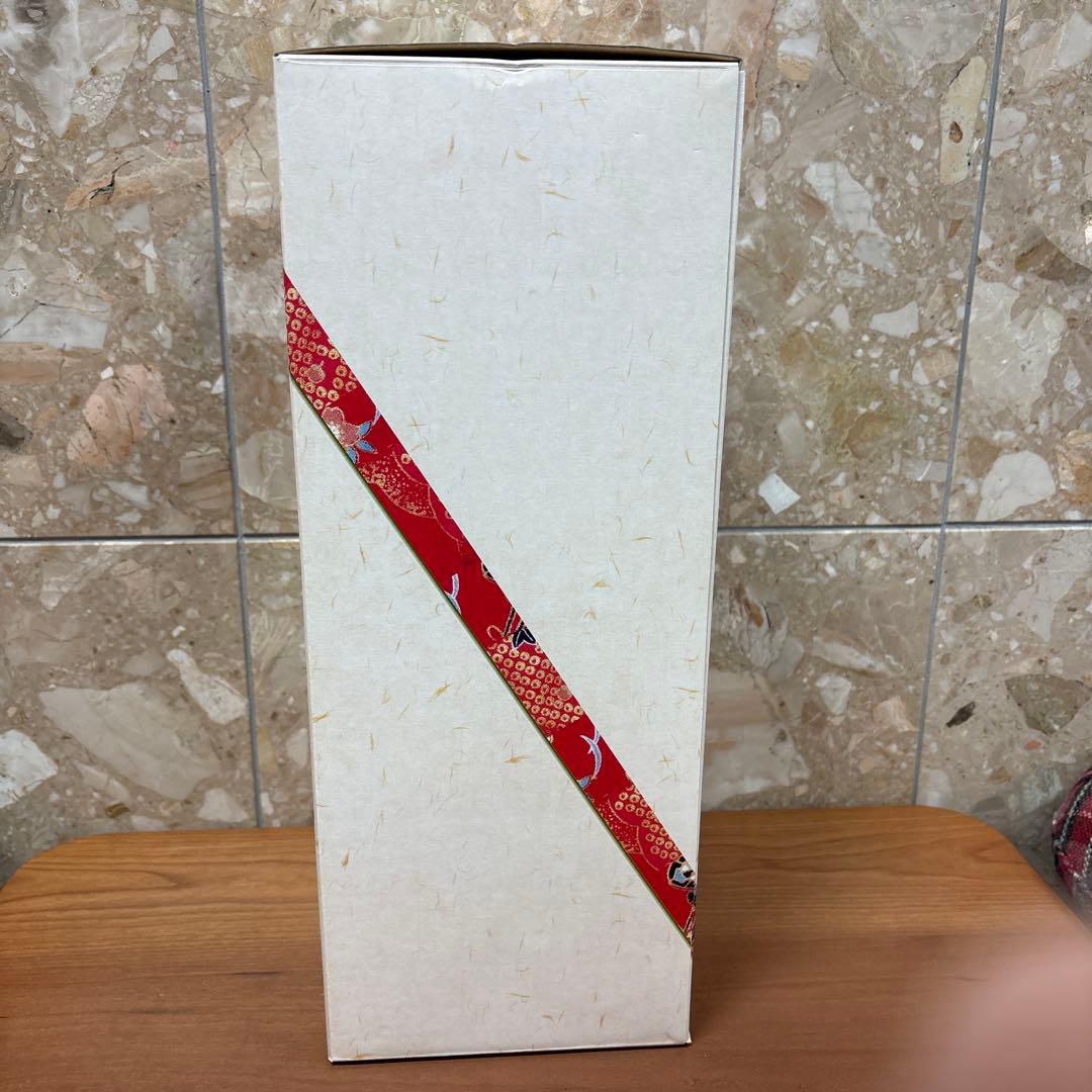 ペコちゃん誕生50周年記念　晴れ着ペコちゃん　茜