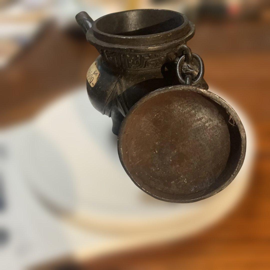 鋳鉄製の香炉の一点物ですお部屋のインテリアに最適です。