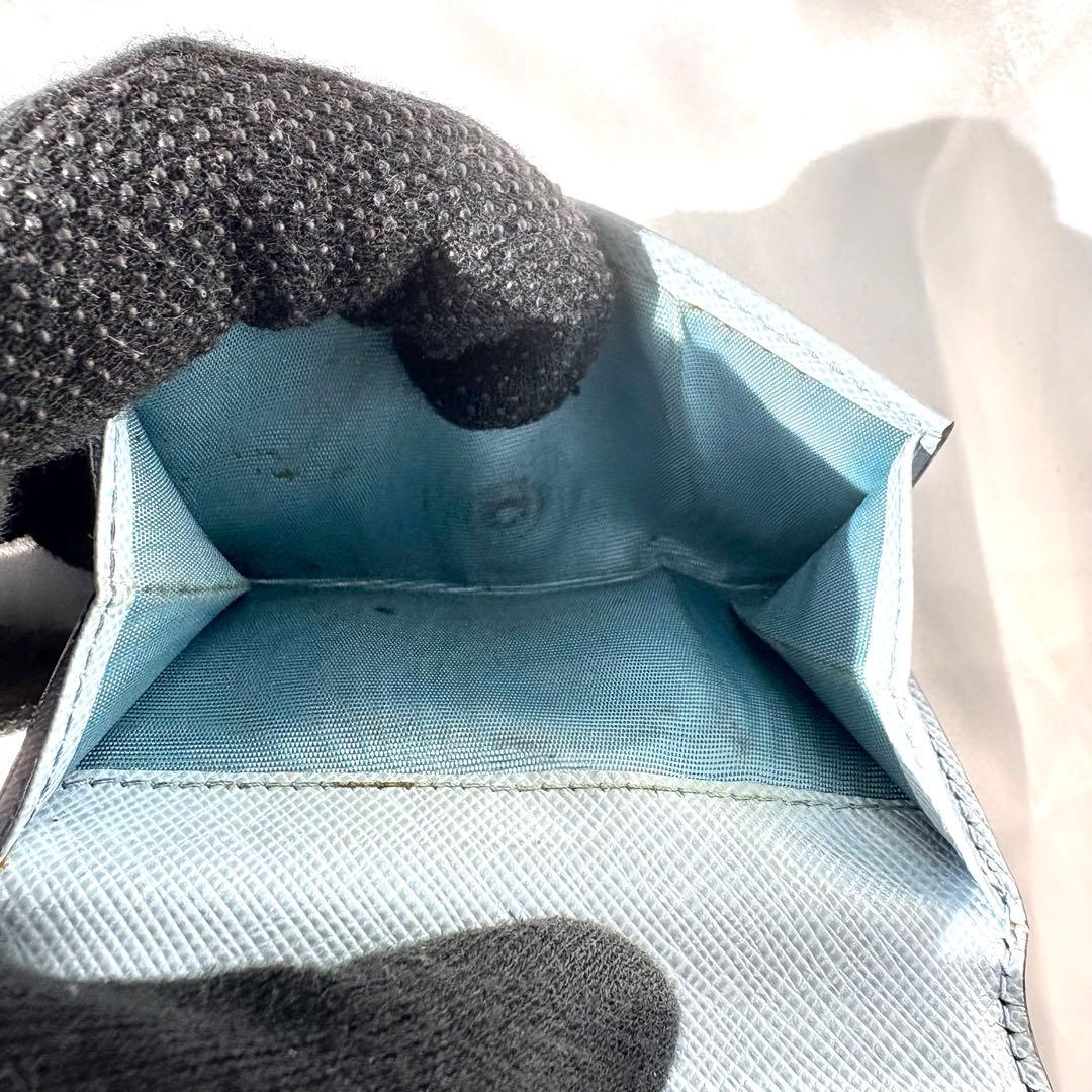 極美品✨プラダ 折り財布 三角ロゴ サフィアーノレザー ライトブルー