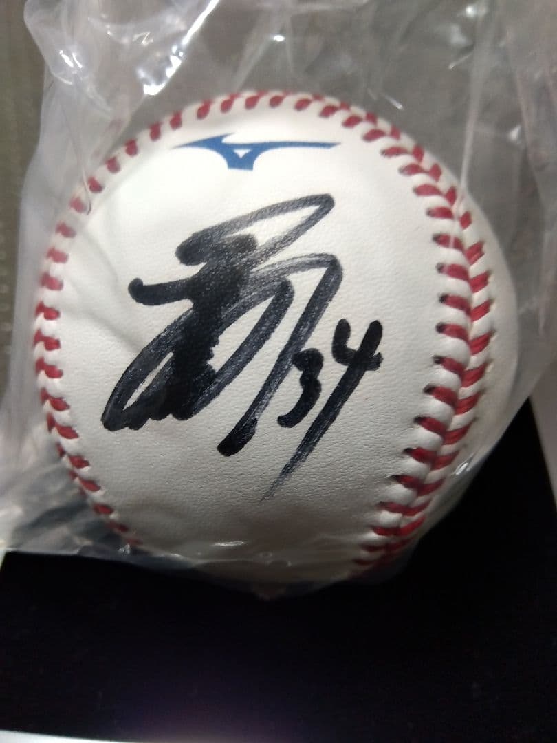 吉田正尚選手直筆サインボール（２０２０年首位打者獲得記念）ケース付