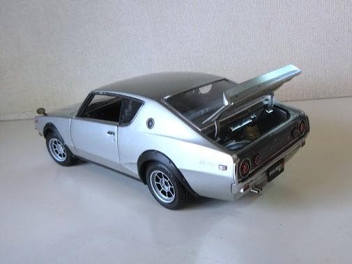 特価 京商 (1/18) 日産 スカイライン GT-R(KPGC110)