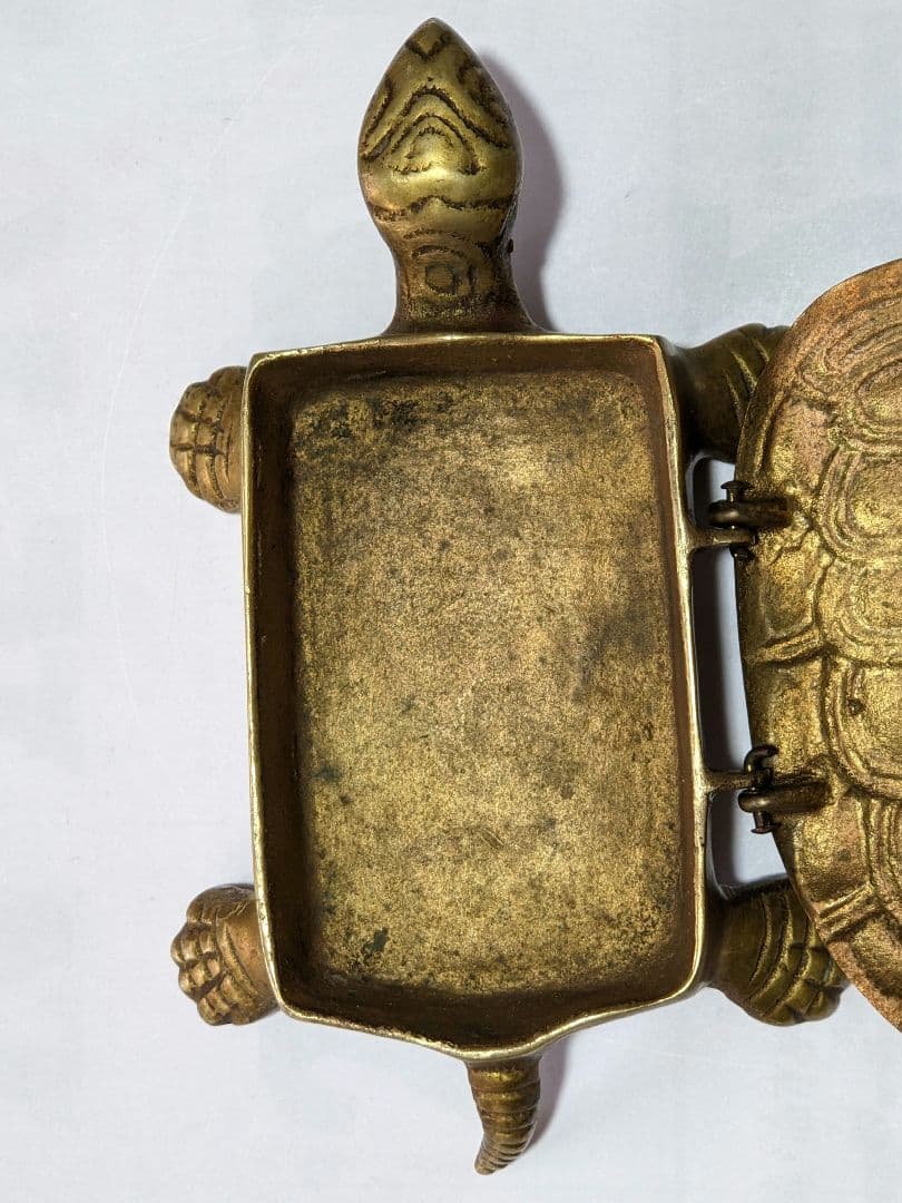 ♦中国 民国時代 銅製 亀形 自在蓋箱 煙草入 コレクション 骨董品アンティーク