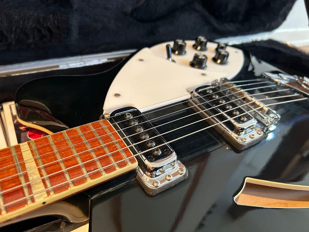Rickenbacker 360 Jetglo ハードケース付