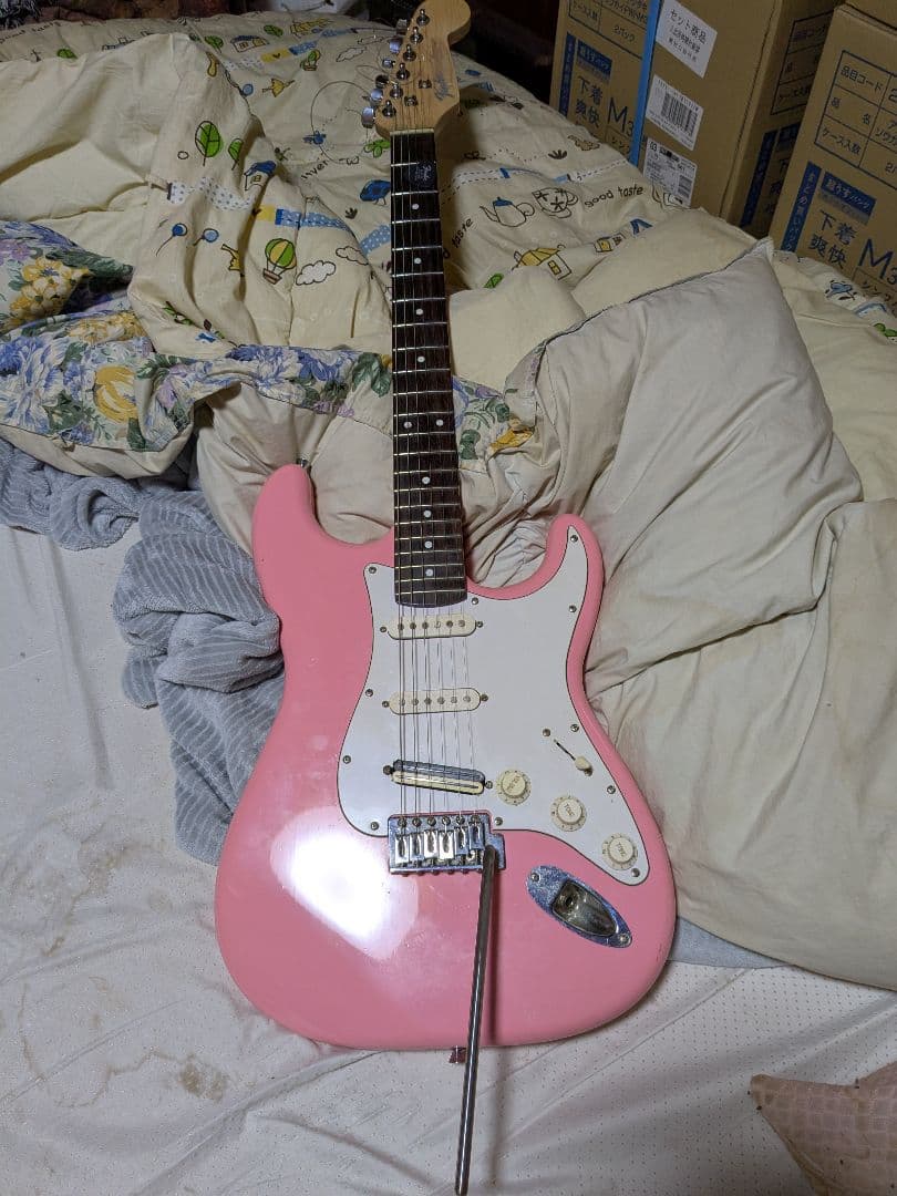 ピンクエレキギター