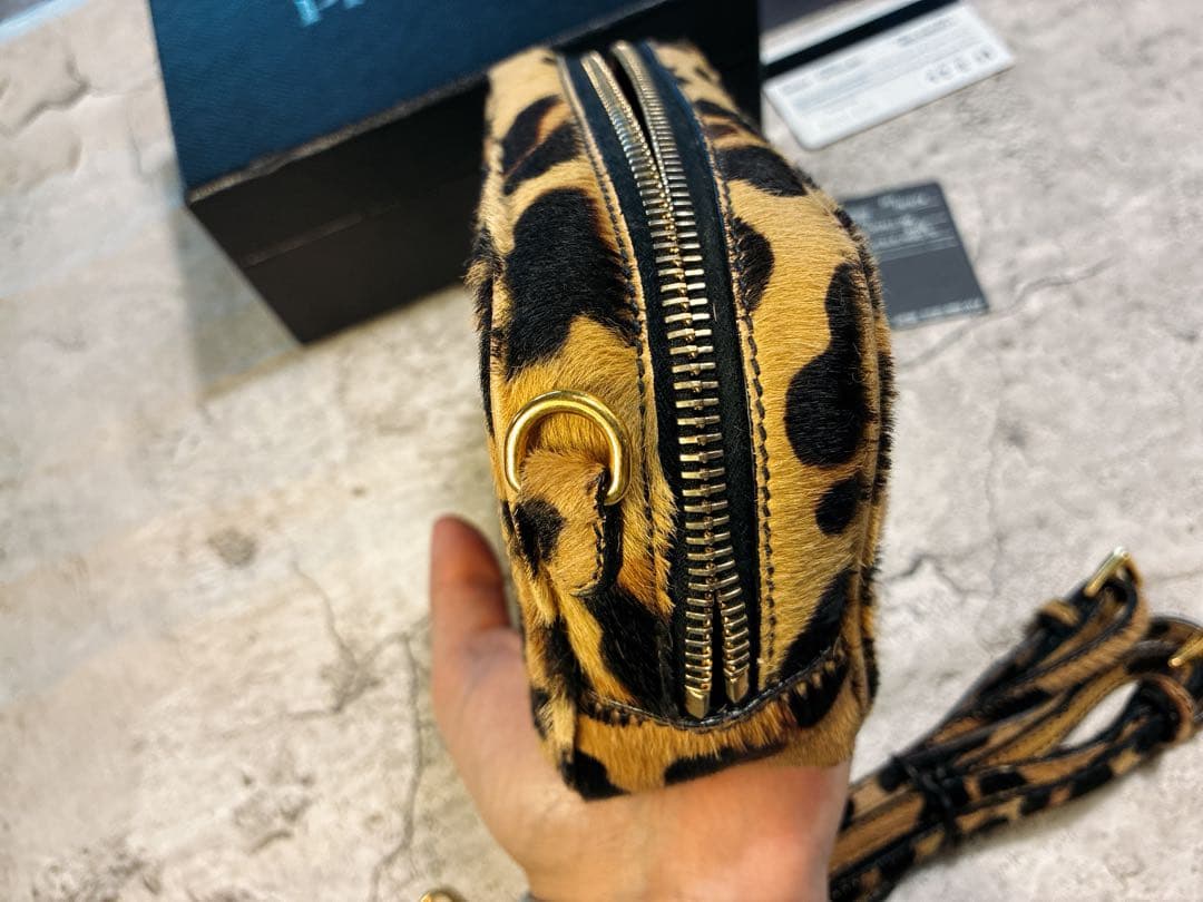 PRADA ヒョウ柄ショルダーバッグ