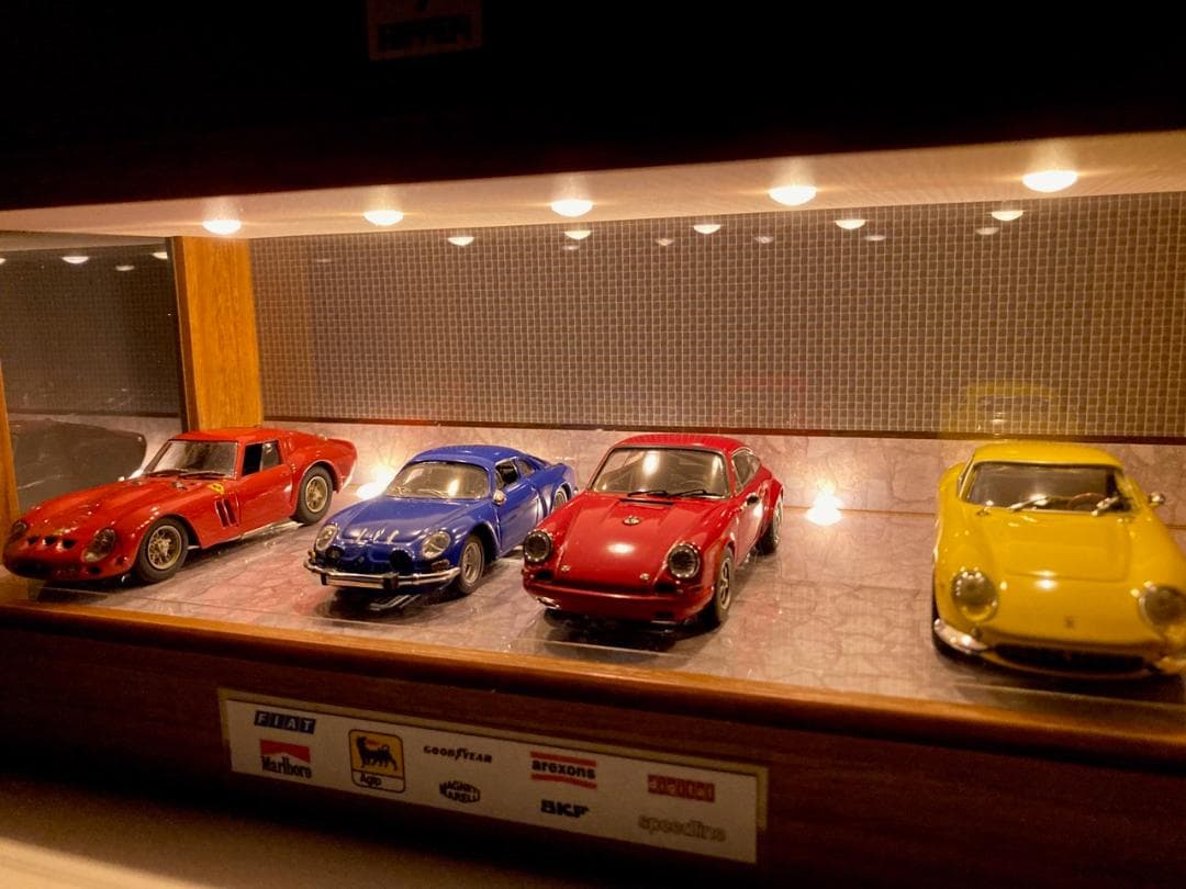 1/43・乱張り＆モザイクタイル・ディスプレーBOX / 照明付ネオジオラマ