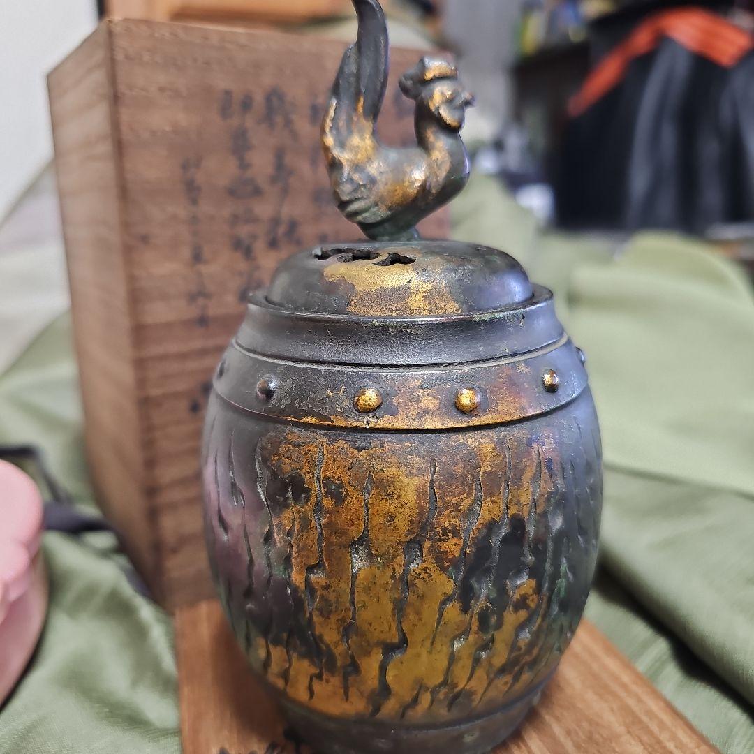 秦蔵六造　鍍金銅　諌鼓　香炉