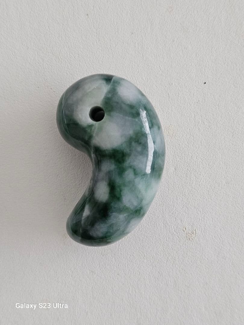 糸魚川翡翠　勾玉　４６mm　伝統工芸士作品