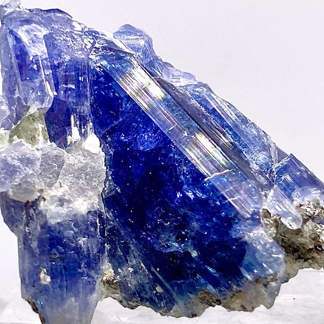 タンザナイト　原石　鉱物標本　天然石　102