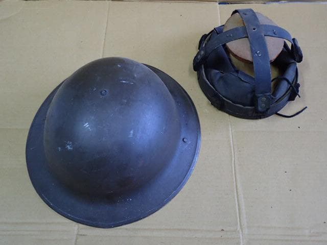 ミリタリー　アーミー　イギリス軍ヘルメット実物