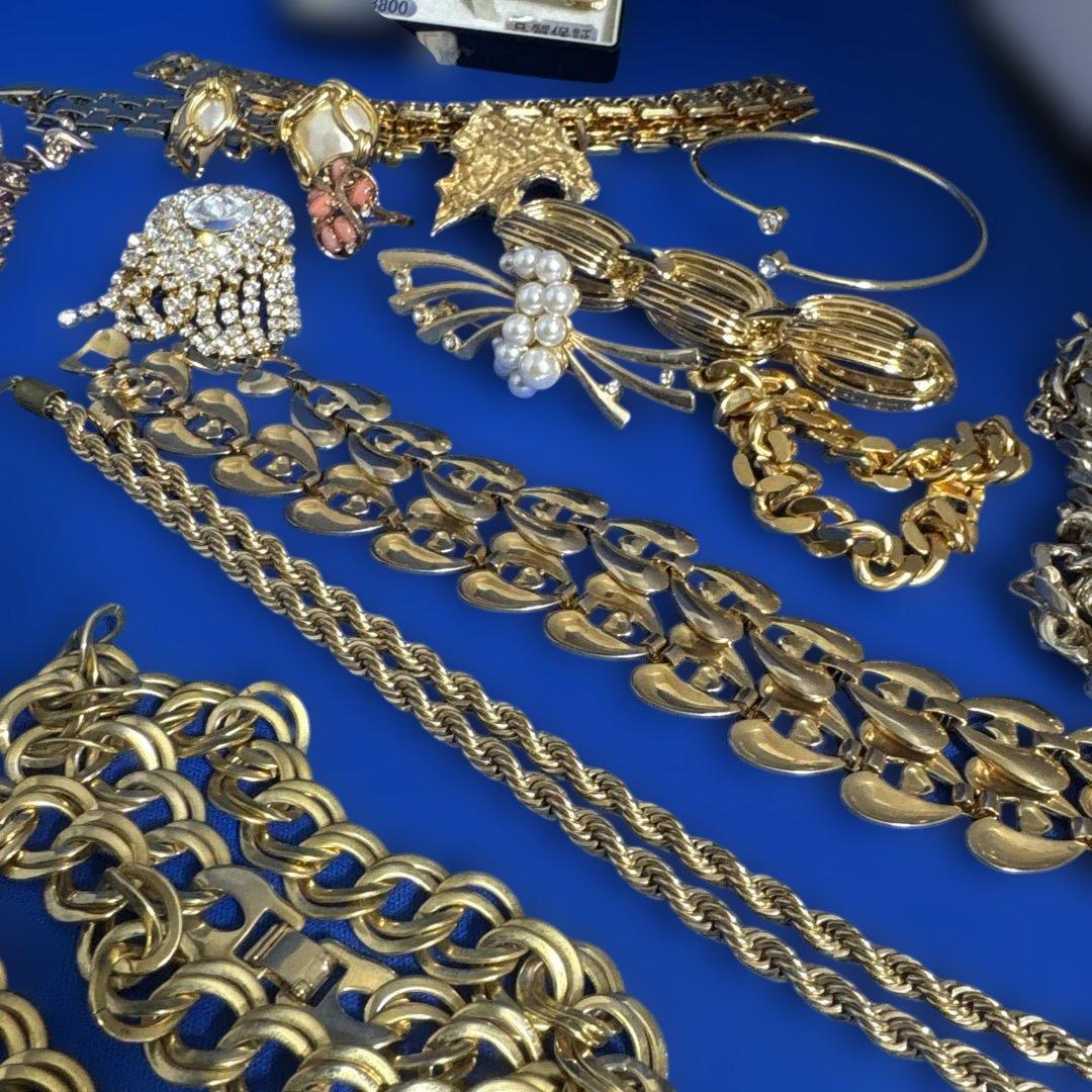 【遺品整理】金色のジュエリーセット