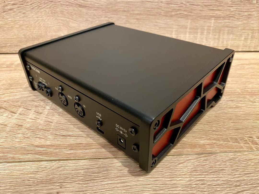 TASCAM US-2x2HR オーディオインターフェイス(新品同様おまけつき)