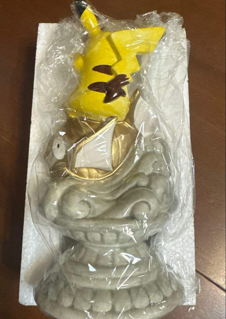 【最安値】ポケモンセンターナゴヤ ピカチュウ 金のコイキング 貯金箱