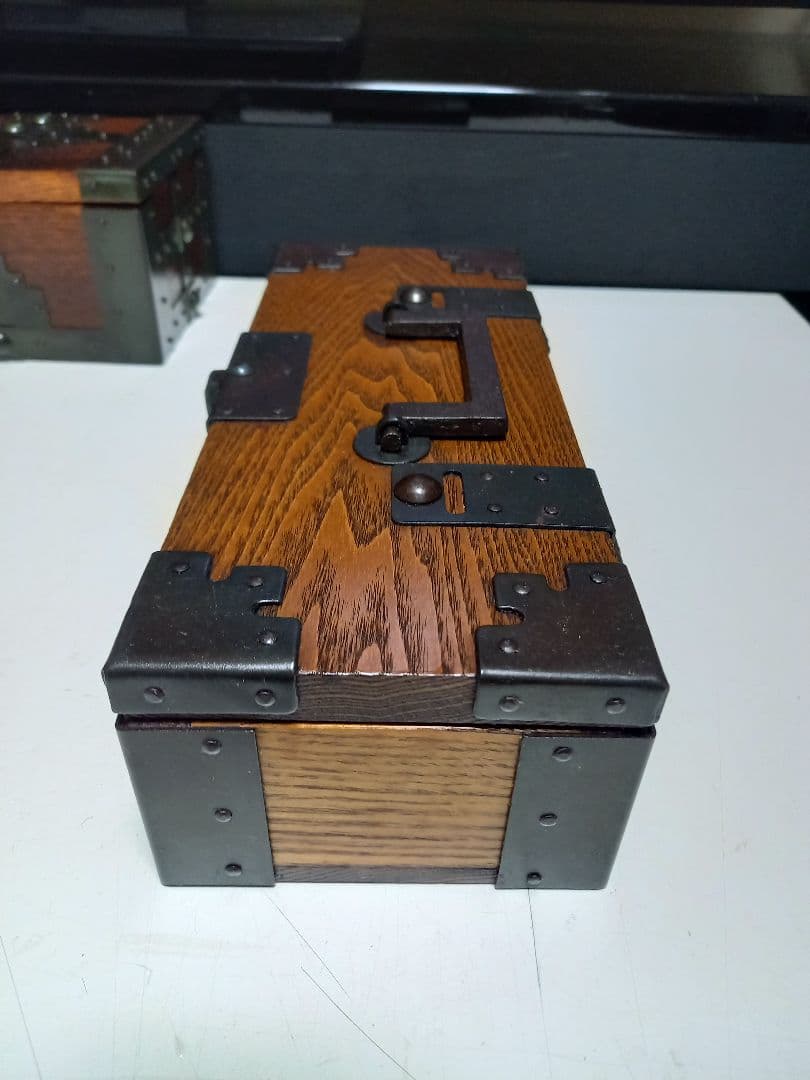 希少　和工芸　細工　手掛け　千両箱　欅　無垢材　手打ち金具　大小　二品