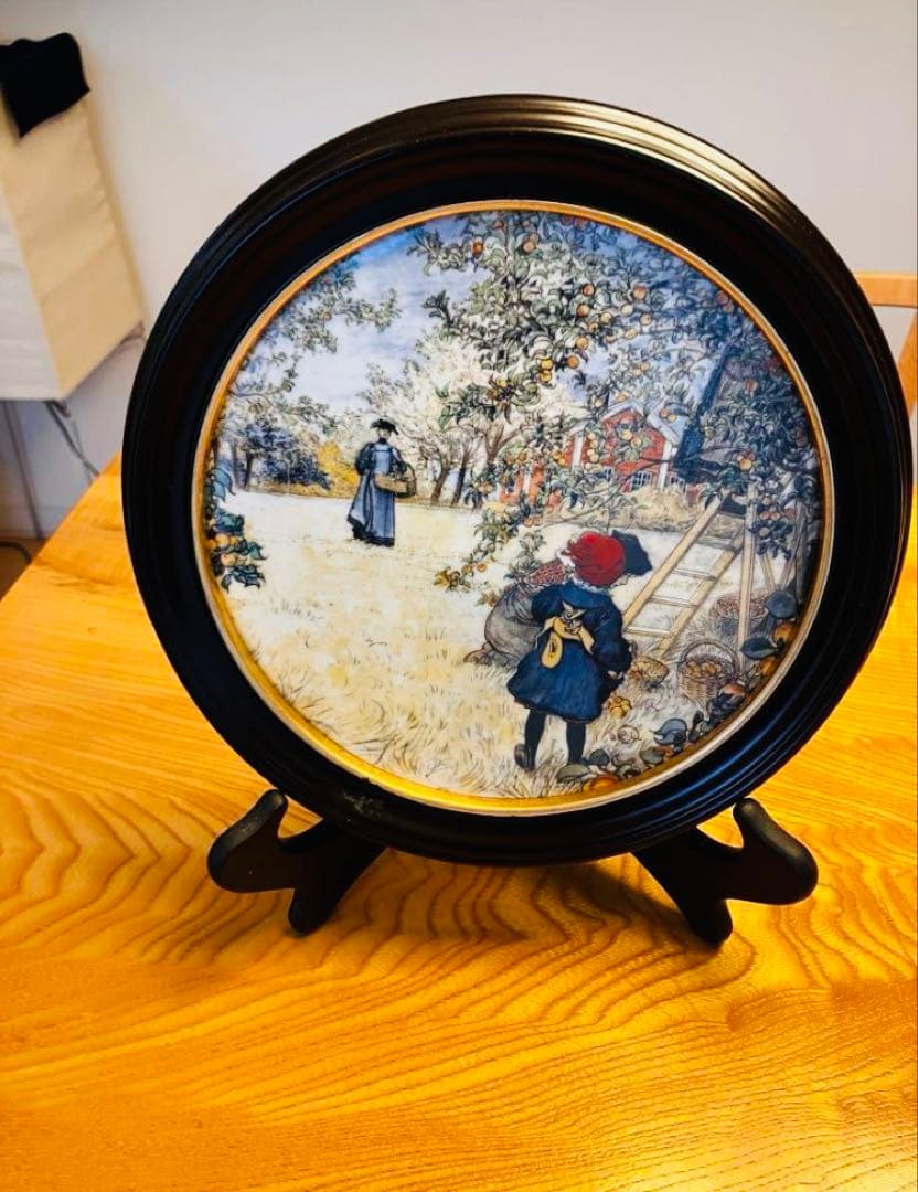 ロイヤルコペンハーゲン「ピッキングアップル」絵画プレート証明書とスタンド付き