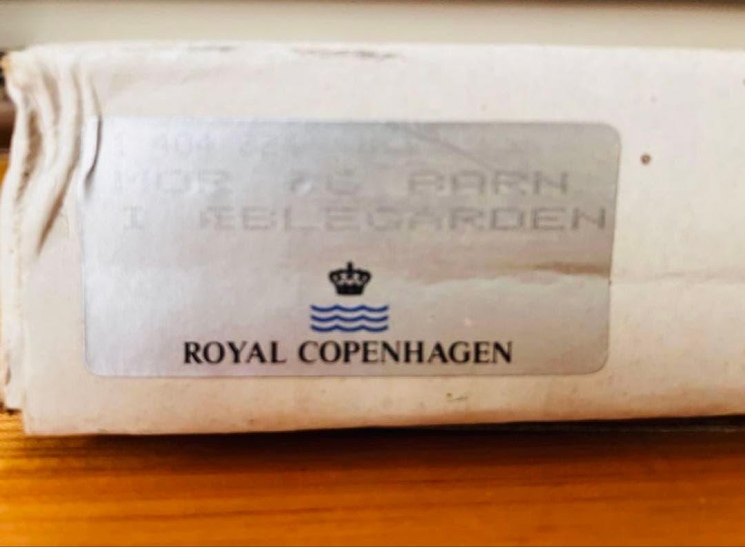 ロイヤルコペンハーゲン「ピッキングアップル」絵画プレート証明書とスタンド付き