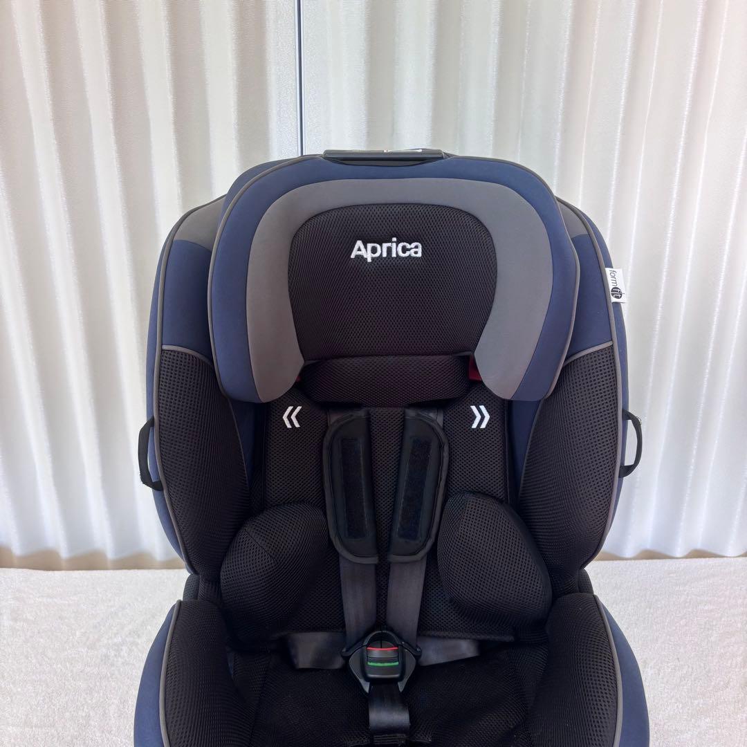 クリーニング済　☆美品☆　アップリカ　フォームフィット　ISOFIX　ネイビー黒