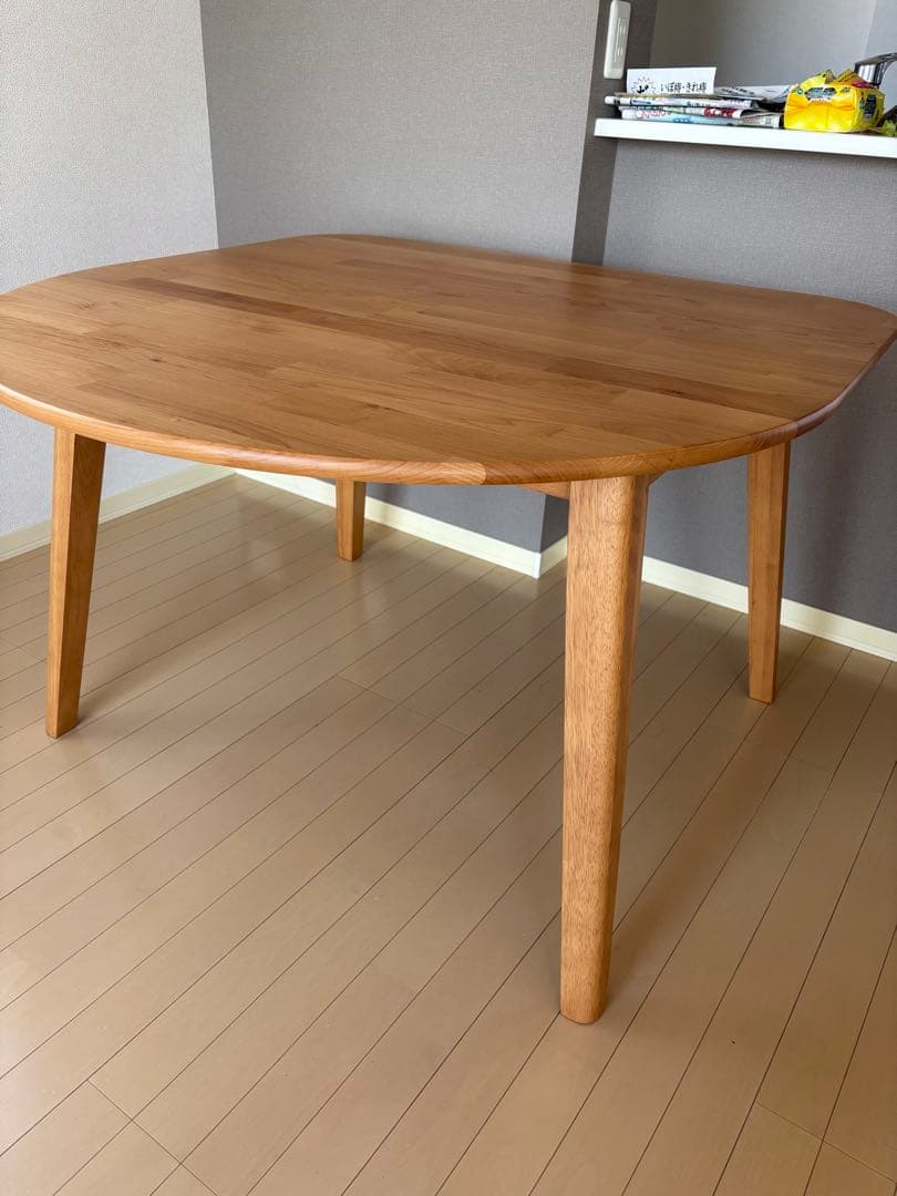 TOKYOインテリア　ダイニングテーブル