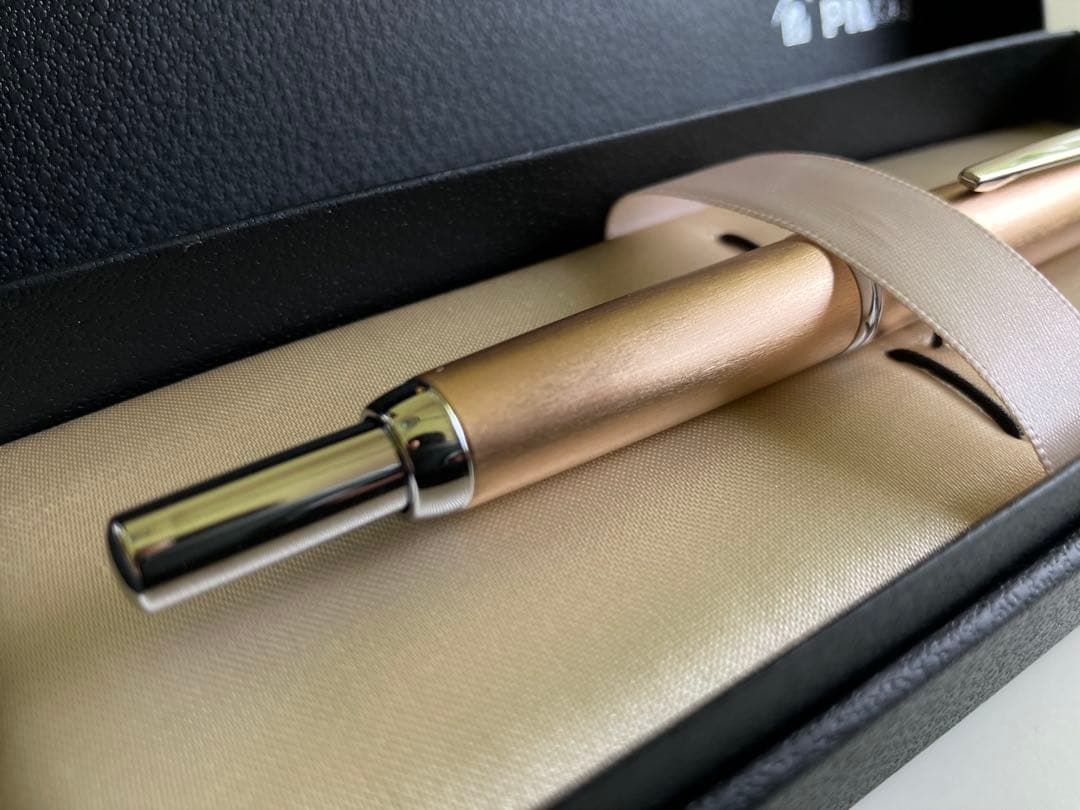 PILOT キャップレス デシモ 20カラーズ シャンパンゴールド M 新品