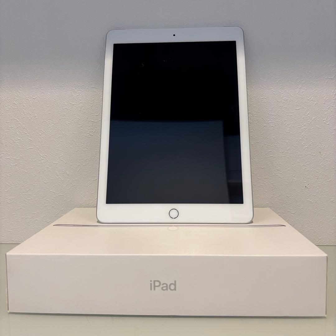 iPad 第6世代　9.7インチ　32GB Cellular シルバー