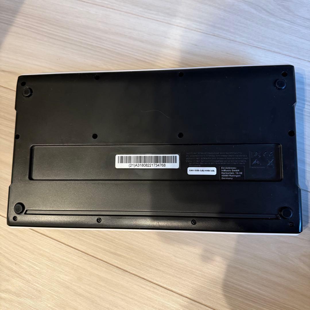 AKAI MPK mini ホワイト 25鍵 MIDIキーボード