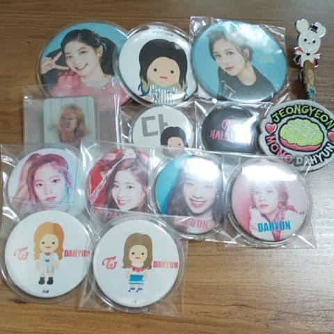 TWICE缶バッジ