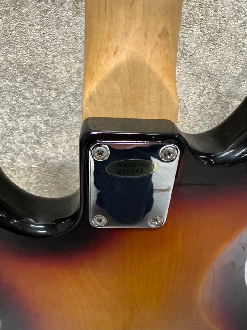 ⑰BUSKER’Sエレキベースジャズベースタイプ4弦サンバースト（白ピックガード