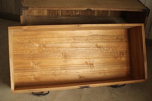味のある丸金具時代箪笥　桐箪笥　抽斗2段