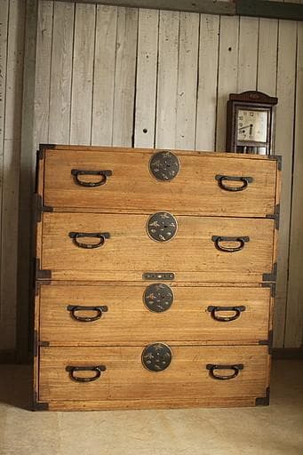 味のある丸金具時代箪笥　桐箪笥　抽斗2段