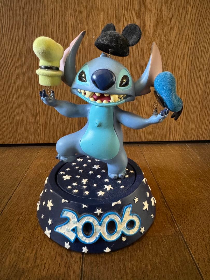 カリフォルニア　ディズニー スティッチ フィギュア