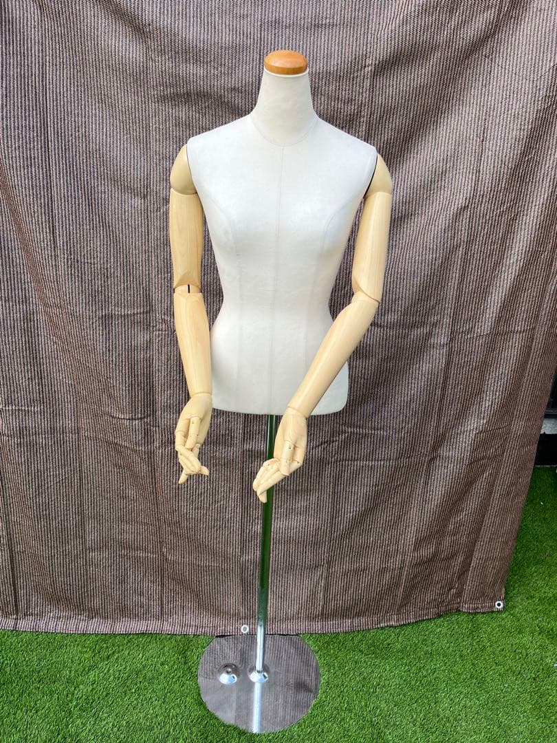 SUN エコボディ トルソー（バスト83サイズ）　腕と手指が動くマネキン