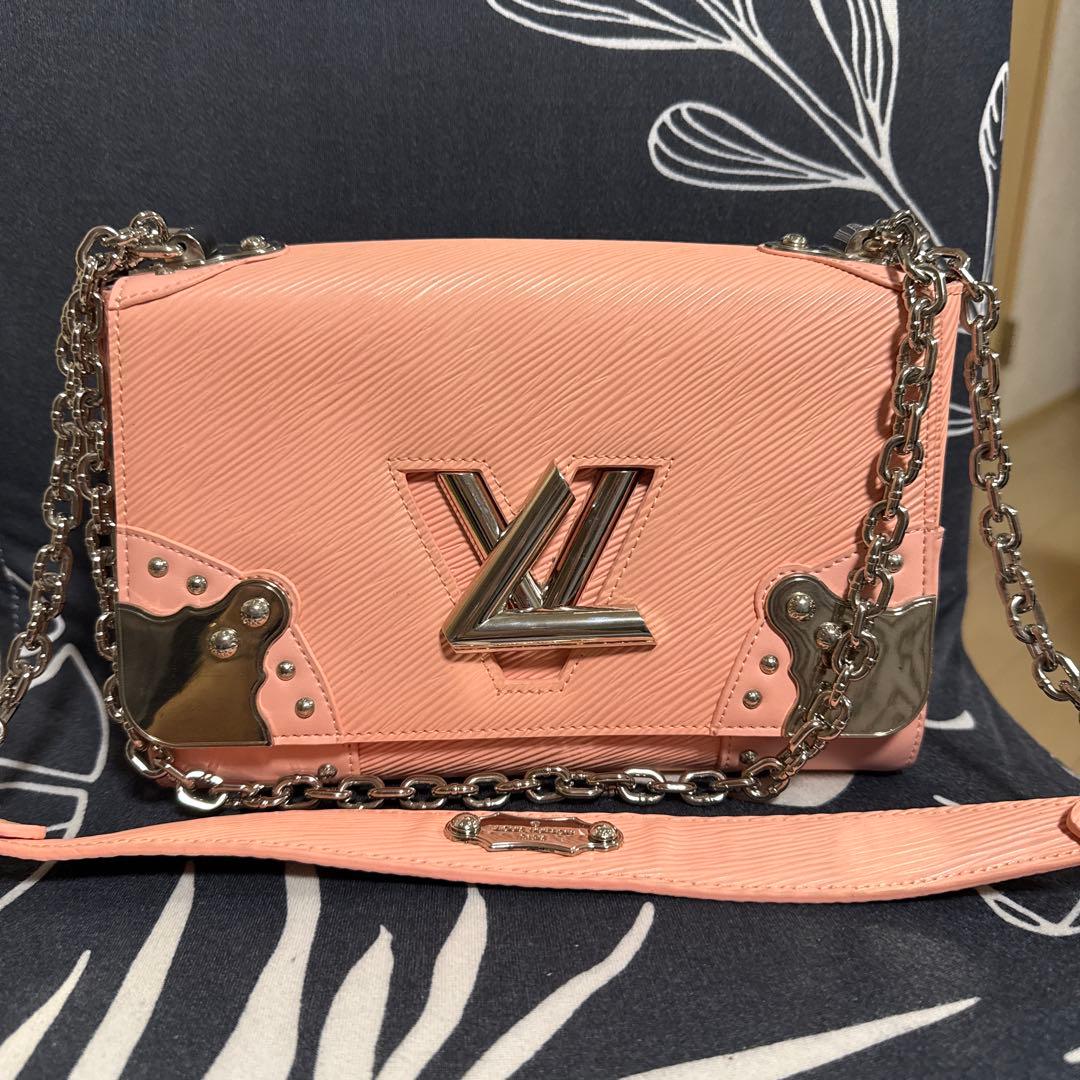 ピンクショルダーバッグ