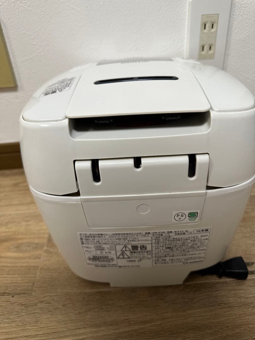 TIGER 圧力IH炊飯ジャー JPB-R100 5.5合炊き 2016年製