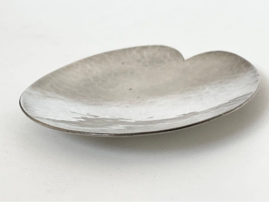 金工家　井尾健二　銀製打造変わり皿　変形皿　小皿　トレー　アクセサリートレイ