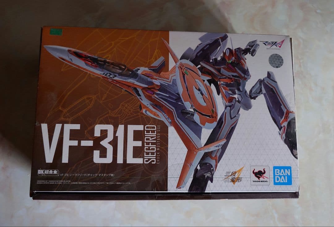 DX超合金 VF-31E ジークフリード（チャック・マスタング機）