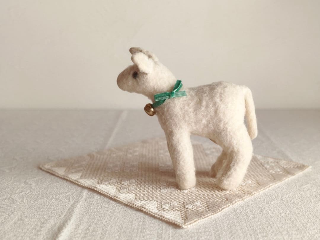 * vintage animal ୨୧ * 抱きしめたい フワフワ羊の赤ちゃん