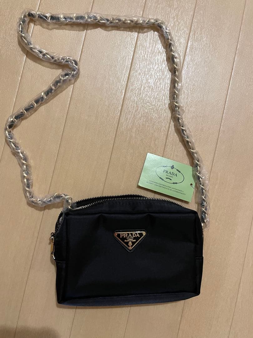 PRADA チェーンショルダーバッグ ノベルティ